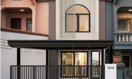 ขายทาวน์เฮาส์ - ทาวน์เฮ้าส์รีโนเวทใหม่ โชคชัย 4 (ซอย 40) ขนาด 23 ตารางวา 3 ห้องนอน แขวงลาดพร้าว ลาดพร้าว กรุงเทพมหานคร