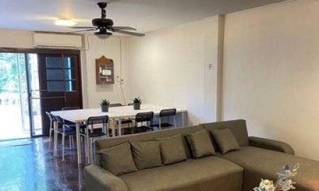 ให้เช่าทาวน์เฮาส์ - ให้เช่าทาวโฮม 6ห้องนอน 6ห้องน้ำ เอกมัยซอย4 ใกล้ Big C เอกมัย เพียง 650 m และ BTS เอกมัย เพียง1.2 km