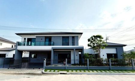 ให้เช่าบ้าน - ให้เช่า] หมู่บ้าน เซนโทร ทวีวัฒนา / 5 ห้องนอน 6 ห้องน้ำ / 124 ตรว. 380 ตรม. **120,000**