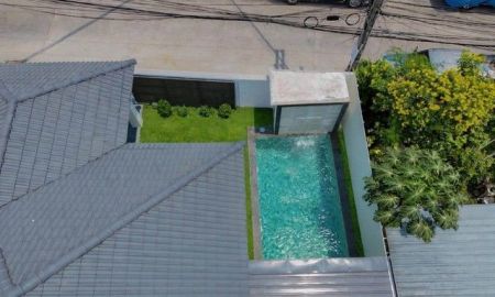 ขายบ้าน - ขายพูลวิลล่ารีโนเวทใหม่ พร้อมเฟอร์นิเจอร์ หมู่บ้านพัทยารุ่งเรือง ซอยเนินพลับหวาน 50 / 33 ซอย บางละมุง ชลบุรี