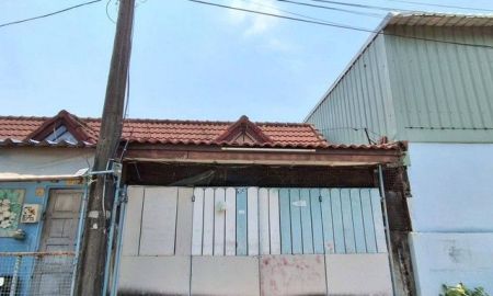 ขายทาวน์เฮาส์ - ทาวน์เฮ้าส์ 1 ชั้น ซอยเปียร์นนท์ (ซอยทหารบก 4 ) ลำลูกกา - คลอง 2 ปทุมธานี - ราคาพิเศษสุด ขายตามสภาพ ทำเลใกล้รถไฟฟ้า เดินทางสะดวก