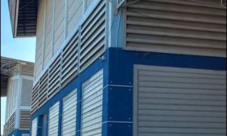 ขายที่ดิน - ขายที่สีม่วงถมแล้ว ขายพร้อมโกดังหลายหลัง พานทอง ชลบุรี