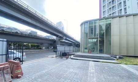 ให้เช่าอาคารพาณิชย์ / สำนักงาน - ให้เช่าอาคาร 1.5 ชั้น ที่ดิน พื้นที่ดินรวม 304 ตารางวา /ติดถนนพระราม 4 เขตบางรัก ใกล้ MRT สามย่าน 300 เมตร / เหมาะหลากหลายธุรกิจ ทำโชว์รูมได้