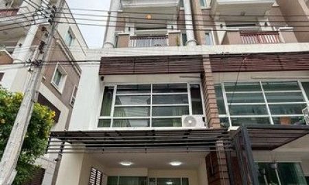 ให้เช่าทาวน์เฮาส์ - ให้เช่าโฮมออฟฟิศ 4 ชั้น 5 ห้องนอน 5 ห้องน้ำ ติดถนนนวมินทร์ เหมาะแก่การอยู่อาศัยและทำเป็นออฟฟิศ