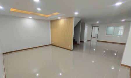 ขายทาวน์เฮาส์ - ขายทาวน์เฮ้าส์ 2 ชั้น รีโนเวทใหม่พร้อมอยู่ 31.1 ตรว. 3 ห้องนอน หมู่บ้านชวนชม ซอยสายไหม 48 เขตสายไหม กรุงเทพ