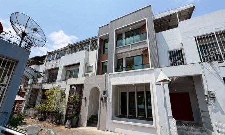 ขายทาวน์เฮาส์ - ทาวน์โฮม 4.5 ชั้น สุขุมวิท 101 เนื้อที่ 25.9 ตรว 4นอน 6น้ำ ตกแต่งใหม่พร้อมอยู่ ใกล้ BTSปุณณวิถี