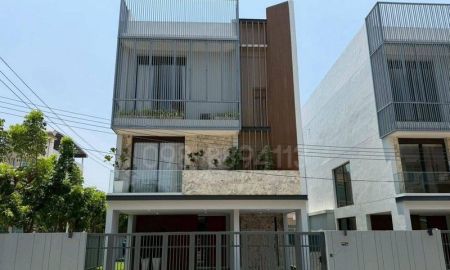 ขายบ้าน - ขายบ้านหลังใหญ่ 3 ชั้น ปรีชา รามคำแหง กรุงเทพกรีฑา เนื้อที่ 66 ตรว 4นอน 5น้ำ พร้อมลิฟท์ส่วนตัว ติดถนนกรุงเทพกรีฑา