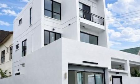 ขาย-ให้เช่าบ้าน - ขาย/เช่า บ้านใหม่ Minimal Luxury ใจกลาง Town in Town! เพดานสูง 6.5 เมตร ดีไซน์ขาว-ดำ สุดเท่