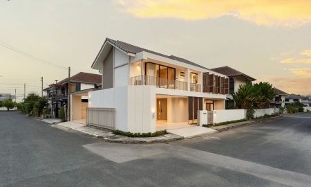 ขายบ้าน - บ้านเชียงใหม่ โซนหางดง สันผักหวาน ใกล้โรงเรียนนานาชาติกว่า ใกล้สนามบิน มีห้องแม่บ้าน