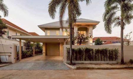 ขายบ้าน - บ้าน Pool Villa ทำเลทอง โครงการพิมุกต์ 4 ติดถนนวงแหวนรอบสอง เดินทางสะดวก ใกล้แหล่งช้อปปิ้ง โรงเรียน และ โรงพยาบาลในเชียงใหม่