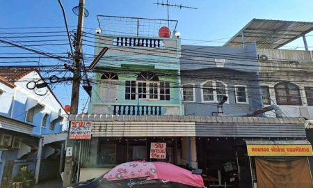 ขายอาคารพาณิชย์ / สำนักงาน - ขายอาคารพาณิชย์ ในโครงการทองวิวัฒน์ วิลล่า เนื้อที่ 18 ตร.ว. 2 ชั้น 3 นอน 2 น้ำ หลังมุม