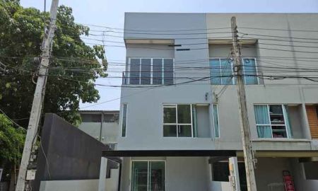 ขายทาวน์เฮาส์ - ขายทาวน์โฮม Patio พัฒนาการ 38 ขนาด 26.59 ตร.ว. พื้นที่ใช้สอย 155 ตร.ม. 3 นอน 3 น้ำ หลังมุมหน้าสวน รีโนเวทใหม่ ราคา 5,900,000 บาท
