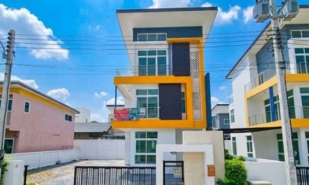 ขายบ้าน - ขายบ้านเดี่ยว 3 ชั้น หมู่บ้านหลังสวน สาย 4