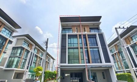 ขายทาวน์เฮาส์ - ขายโฮมออฟฟิศหรู 4 ชั้น ติดถนนนวลจันทร์ หน้ากว้าง 5.5 เมตร