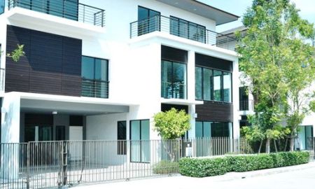 ให้เช่าบ้าน - ให้เช่า] หมู่บ้าน บ้านลุมพินี สวนหลวง ร.9 / 5 ห้องนอน 5 ห้องน้ำ / 71 ตรว. 400 ตรม. **120,000**