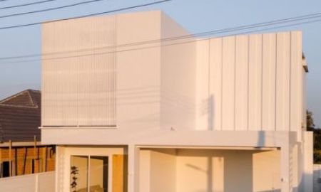 ขายบ้าน - บ้านโมเดิร์น มินิมอล แปลงมุม พื้นที่ใหญ่ บรรยากาศสงบ เป็นส่วนตัว มีคอร์ทยาร์ดกลางบ้าน