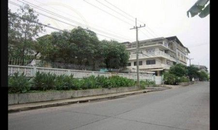 ขายโรงงาน / โกดัง - ขายโรงงาน ถนนสุขุุมวิท เนื้อที่ 2-0-7 ไร่ ซอยเทศบาลบางปู 52 ต.ท้ายบ้าน เมือง สมุทรปราการ 10280