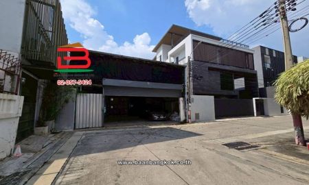 ขายที่ดิน - ที่ดินพร้อมบ้าน เนื้อที่ 96 ตร.ว. (แบ่งขายได้) ซอยปรีดีพนมยงค์ 14 และ 20 (ใกล้แม็กแวลู่) ถนนสุขุมวิท แขวงพระโขนงเหนือ เขตวัฒนา