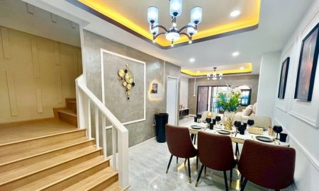 ขายทาวน์เฮาส์ - ขายทาวน์เฮ้าส์ 2 ชั้น หมู่บ้านเธียรทอง ซอยสังฆสันติสุข 30 เนื้อที่ 21 ตารางวา 3 ห้องนอน แขวงกระทุ่มราย เขตหนองจอก กรุงเทพมหานคร