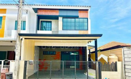 ขายทาวน์เฮาส์ - ขายทาวน์โฮม 2 ชั้น ใกล้สนามบินดอนเมือง เดอะทรัสต์ทาวน์ วงแหวน ลำลูกกา ขนาด 27.5 ตรว 3นอน 2น้ำ