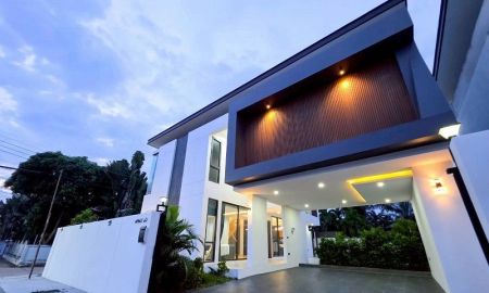 ขายบ้าน - ขายบ้านเดี่ยวสร้างใหม่ เฟอร์ครบ พร้อมสระว่ายน้ำส่วนตัว หมู่บ้านอารียาวิลล่า ซอยพรประภานิมิตร 26 พัทยา ชลบุรี.