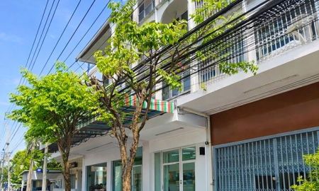 ให้เช่าอาคารพาณิชย์ / สำนักงาน - อาคารพาณิชย์ 4.5 ชั้น 4 นอน 4 น้ำ ใกล้บิ๊กซี บางบอน 700 ม. 21 ตร.ว.ติดถนนเอกชัย ทำเลค้าขายดี เหมาะทำคลินิกเสริมความงาม สปา ออฟฟิศ หรือธุรกิจ