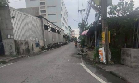 ขายที่ดิน - ขายด่วน ! ที่ดินใกล้ ม.กรุงเทพ 50 ตารางวา ติดถนนลาดยาง ถมแล้ว