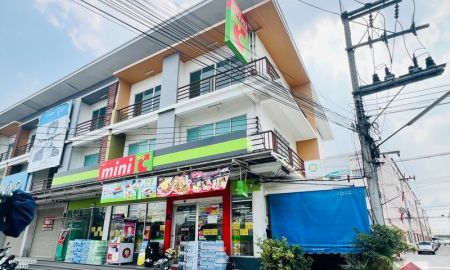 ขายอาคารพาณิชย์ / สำนักงาน - ขายอาคารพาณิชย์3ชั้น ติดถนนใหญ่พานทอง พร้อมผู้เช่า Mini Big C รับรายได้ทันที