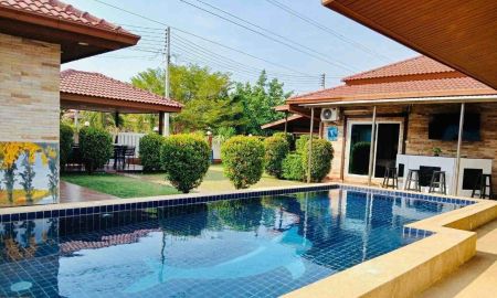ให้เช่าบ้าน - พูลวิลล่าสไตล์รีสอร์ทให้เช่า Middle House Pool Villa Pattaya ซอยสยาม 6 ห้องนอน 7 ห้องน้ำ