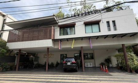 ให้เช่าบ้าน - ให้เช่าบ้าน 2 ชั้น ซอยสุขุมวิท 24 ใกล้ห้าง Emporium ตกแต่งพร้อมเข้าอยู่ แขวงคลองตัน เขตคลองเตย,กรุงเทพมหานคร