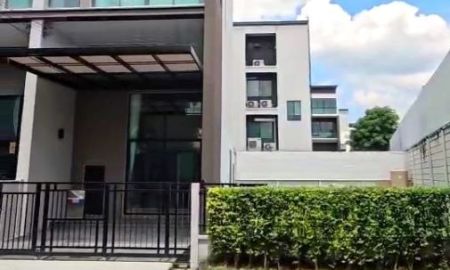ขายบ้าน - ทาวน์โฮม 3.5 ชั้น หลังมุม พื้นที่ใหญ่ที่สุดในหมู่บ้าน 57.7 ตรว. รีโนเวตใหม่สวยทั้งหลัง เพียง 7,690,000บาท!! โ