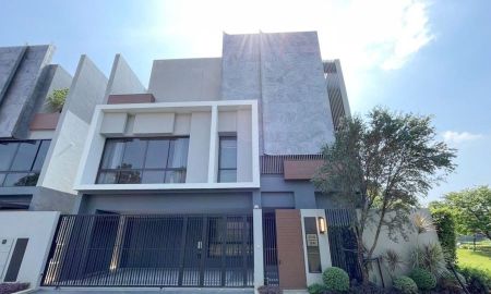 ให้เช่าบ้าน - บูก้าน กรุงเทพกรีฑา 4 นอน 5 น้ำ 430 ตร.ม. บ้านหัวมุม ลิฟท์ส่วนตัว