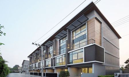 ขายทาวน์เฮาส์ - Loft Lane Lasalle ทาวน์โฮมสุดหรู 4 ชั้น แปลงมุม หน้ากว้าง 5.7 เมตร 24 ตร.วา 3 นาทีถึง MRT ศรีลาซาล