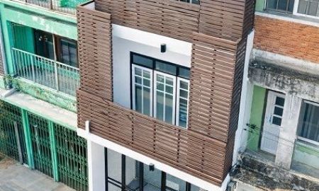 ให้เช่าอาคารพาณิชย์ / สำนักงาน - รร.นานาชาติเวลล์ส อ่อนนุช 600 ม. AIRBNB อาคาร 3ชั้น 5นอน ใกล้ BTSบางจาก 460ม. 5น้ำ 18 ตร.ว.208 ตร.ม. 6 แอร์