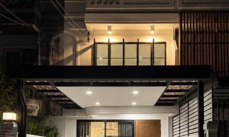 ขายบ้าน - ขายทาวน์เฮาส์ 2 ชั้น รีโนเวทใหม่ ทำเลดี ใกล้เซ็นทรัลบางนา พร้อมอยู่