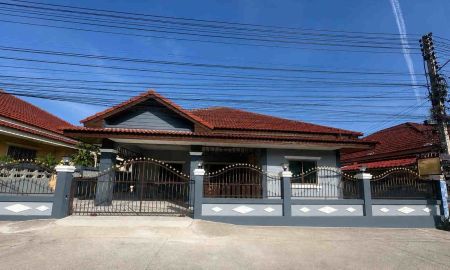 ให้เช่าบ้าน - ให้เช่า บ้านเดี่ยวรีโนเวทใหม่ 3 ห้องนอน พร้อมเฟอร์นิเจอร์ใหม่ทั้งหลัง ซอยเนินพลับหวาน