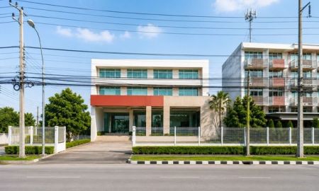 ให้เช่าอาคารพาณิชย์ / สำนักงาน - โรบินสันลาดกระบัง 1 กม. โชว์รูม และอาคารพาณิชย์ 3 ชั้น 4 นอน 4 น้ำ 2ไร่ 100ตร.ว. 1500ตร.ม. ใกล้ลิตเติ้ลวอร์ค ลาดกระบัง 1.1 กม.
