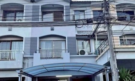ให้เช่าทาวน์เฮาส์ - ให้เช่า ทาวน์โฮม 3 ชั้น โครงการ บ้านกลางเมือง พระราม 9 ซอย 43 ใกล้ทางด่วนและแอร์พอร์ตลิงก์ ราคา 30,000 บาท/เดือน