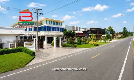 ขายบ้าน - บ้านเดี่ยวพร้อมโกดัง เนื้อที่ 2-0-6 ไร่ ติดถนนทางหลวงชนบท มห. 2104 (ใกล้อ่างเก็บน้ำห้วยผึ้ง) ตำบลดงหลวง อำเภอดงหลวง จังหวัดมุกดาหาร
