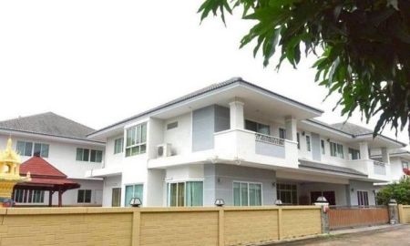 ให้เช่าบ้าน - poovillaพานทอง ใกล้อมตะเฟส6-10 บ้านเดี่ยว 2 ชั้นหลังใหญ่มาก