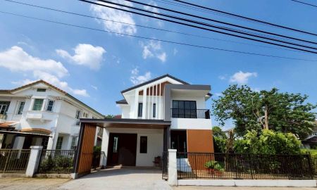 ขายบ้าน - ขายบ้านมือสองตกแต่งใหม่ โครงการ นันทวัน วงแหวน-รัตนาธิเบศร์ (Nantawan Wongwaen-Rattanathibet) เนื้อที่กว้าง 74 ตร.ว.