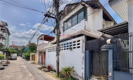ขายบ้าน - ขายด่วน!!บ้านเก่า ทำเลทอง ใจกลางสุขุมวิท 71 ราคาปรับลง เหลือ 12.9 ล้านบาท !