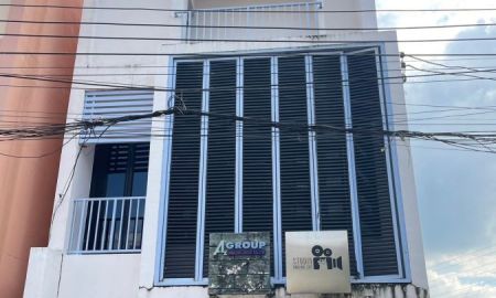 ขายทาวน์เฮาส์ - ขายด่วน ทาวน์โฮม 3 ชั้น หลังมุม ทำเลทอง ลาดพร้าว 18 แยก 4 MRT 700 ม. Home Office ได้ มีห้อง Studio