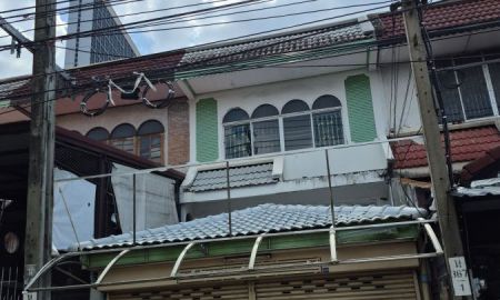ขายบ้าน - ขายด่วน! ทาวน์โฮม 3 ชั้น ติดถนนสนามบินน้ำ 4 นอน ใกล้กระทรวงพาณิชย์ & ตลาดต้นสัก เดินทางสะดวกใกล้รถไฟฟ้า