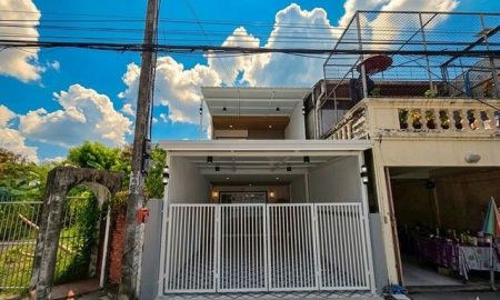ขายทาวน์เฮาส์ - ทาวน์เฮ้าส์ 2 ชั้น ซอยเรวดี 22-รัตนาธิเบศน์ ซอย 9 ทำเลดี ติดสถานีรถไฟฟ้าศูนย์ราชการนนทบุรี