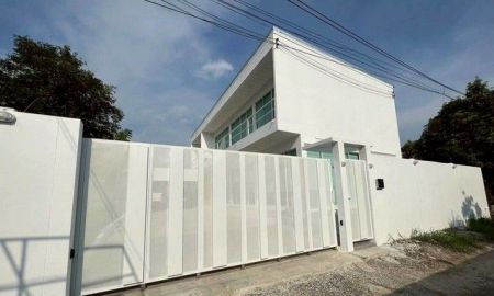 ให้เช่าบ้าน - บ้านโมเดิร์นมินิมอลสีขาวสวยๆใกล้สนามบินสุวรรณภูมิ ,Robinson Lifestyle ลาดกระบัง