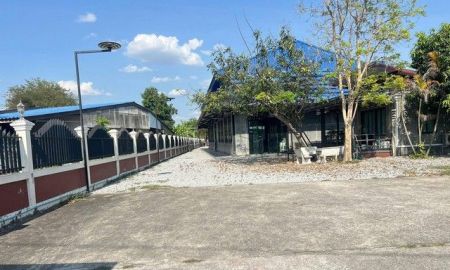 ให้เช่าโรงงาน / โกดัง - ให้เช่าโกดัง ออฟฟิศ พร้อมบ้านพักคนงาน 5 ห้องที่ดิน 1 ไร่ ผังสีเขียว ทุ่งขวาง อำเภอพนัสนิคม ชลบุรี