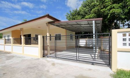 ขายบ้าน - ขายบ้านใหม่ ไม่เคยเข้าอยู่ 50 ตร.วา 3 ห้องนอน ใกล้โรงพยาบาลศรีระยองเพียง 7 กม. ตาขัน บ้านค่าย ระยอง