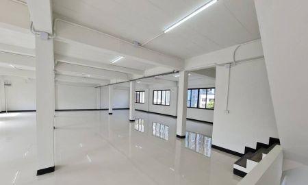 ขายอาคารพาณิชย์ / สำนักงาน - หลุดจองตึกใหญ่ทำเลทอง! ขายอาคารพาณิชย์ 4 คูหา ใกล้ MRT แยกติวานนท์ 230 ม. พื้นที่ใช้สอยจุใจ 880 ตรม. เหมาะทำออฟฟิศ/โฮสเทล