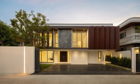 ขายบ้าน - บ้านสวยหลังใหญ่ ใกล้ BTS สถานี รัชโยธิน รีโนเวทใหม่ทั้งหลัง Luxury House พร้อมสระว่ายน้ำ